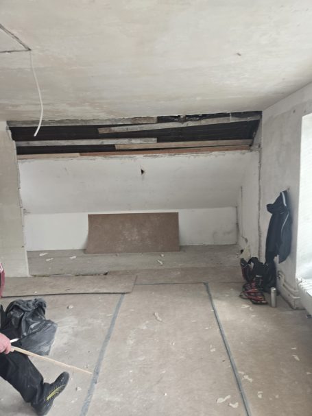 Wohnzimmer vor Renovierung Wohnzimmer vor Maler- und Bodenlegerarbeiten in Hamburg