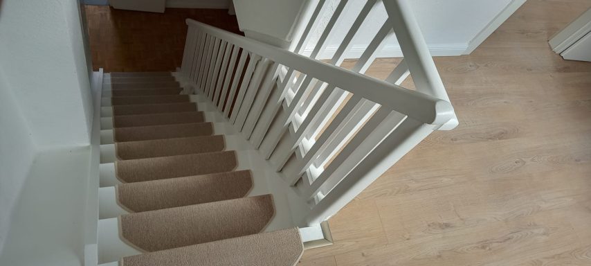 Treppengeländer lackiert Fachgerecht lackiertes Treppengeländer nach Lackierarbeiten