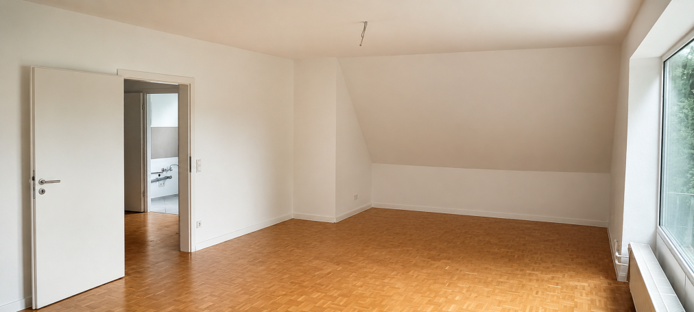 Renoviertes Wohnzimmer Renoviertes Wohnzimmer mit neuem Boden und frisch gestrichenen Wänden